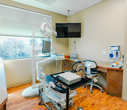 Gresham Advanced Dentistry – Treatment Room Comfortable treatment room ready for emergency dental care at Gresham Advanced Dentistry