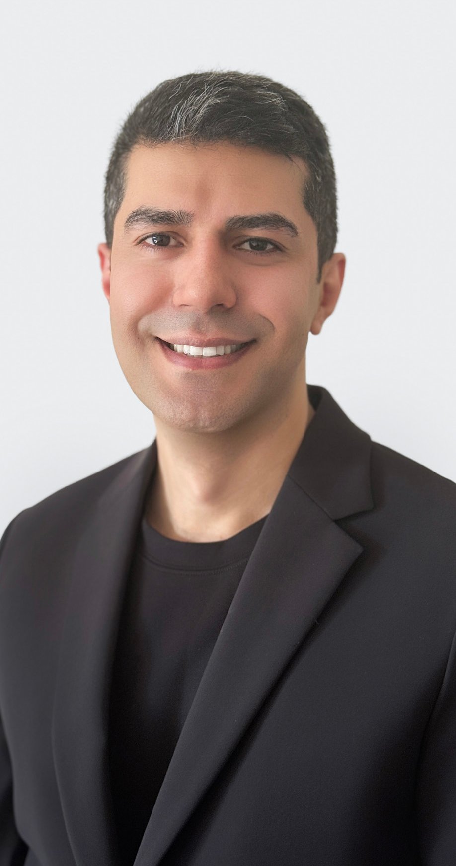 gad-awb-portrait-dr-zanyar-darvishi Dr. Zanyar Darvishi at Gresham Advanced Dentistry